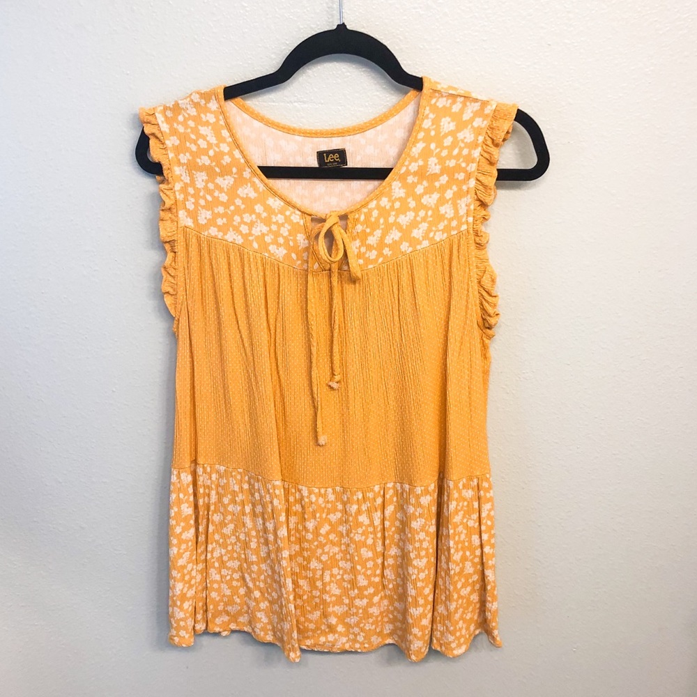 Lee Mustard Sleeveless Flowy Floral Top size L